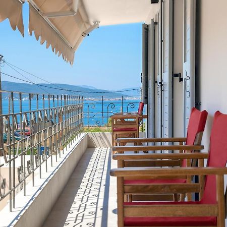 Axs First Floor Apartment Aegina Town Bagian luar foto