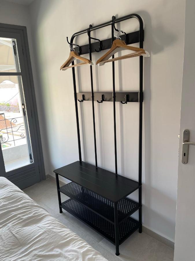 Axs First Floor Apartment Aegina Town Bagian luar foto