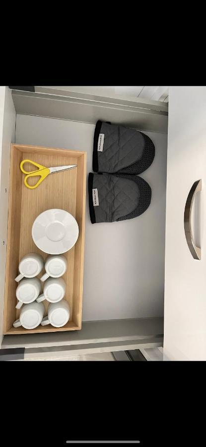 Axs First Floor Apartment Aegina Town Bagian luar foto